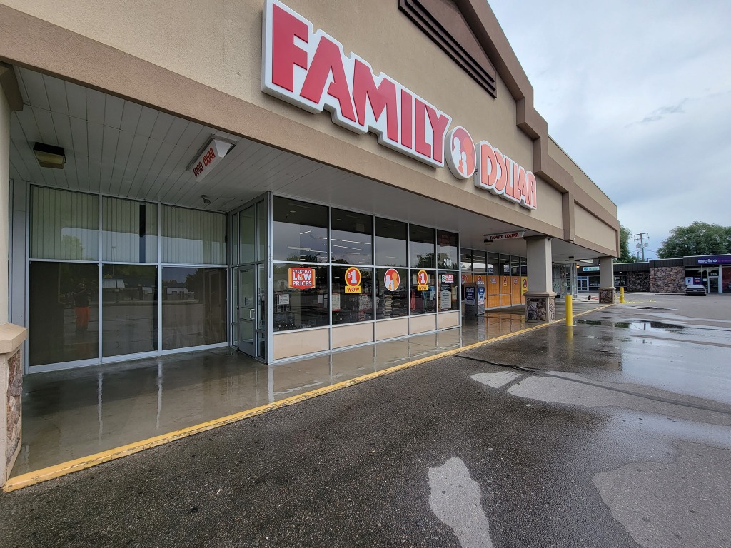 Family Dollar Storefront and Parking Lot Cleaning