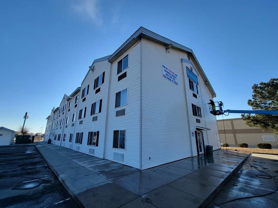 Large Commercial Hotel Soft Wash and Window Cleaning