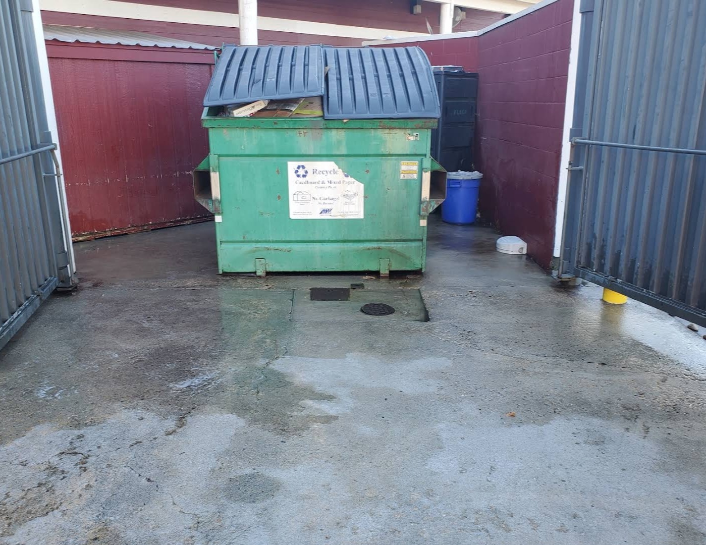 Red Lobster Dumpster Area Steam Clean and Pressure Washing